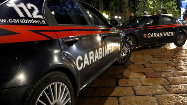 Due carabinieri (fuori servizio) fermati per aver colpito un pusher