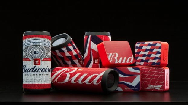 JBL lancia diffusori personalizzati secondo le grafiche della birra Budweiser