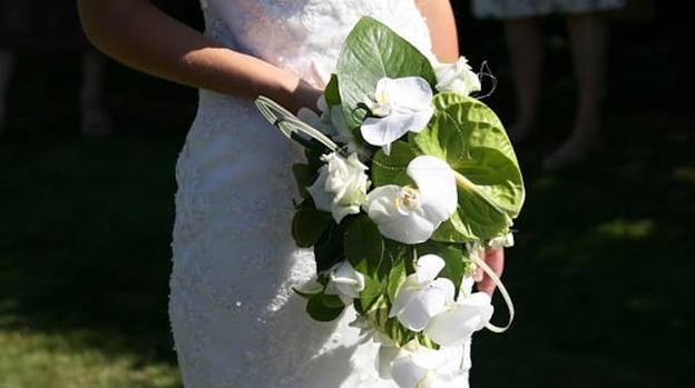 Bari, organizza il matrimonio dei suoi sogni, ma il marito e i partecipanti non esistono