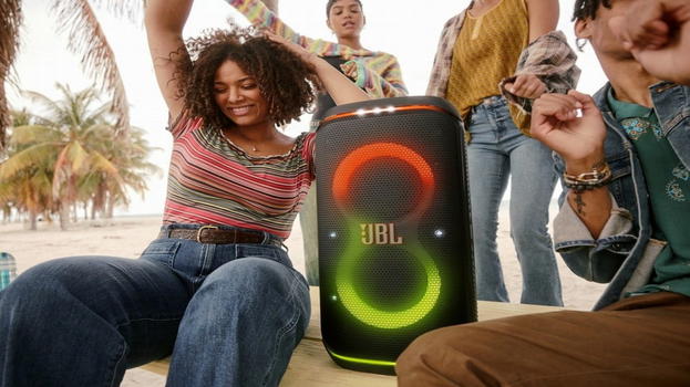 JBL PartyBox Club 120: il nuovo altoparlante con Bluetooth 5.4 e resistenza IPX4