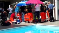 Napoli, bambino di 7 anni si tuffa nella piscina dell’agriturismo e perde la vita