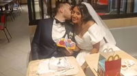 Sposi festeggiano il matrimonio al McDonald’s: "Qui perché siamo poveri"