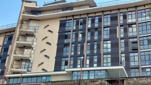 Ivrea, sindaco morso da due pitbull: le sue urla, ma nessuno lo ha sentito