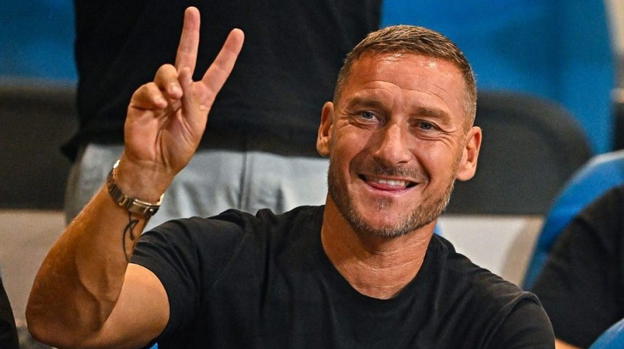 Francesco Totti fa il compleanno, l’ex calciatore compie 48 anni