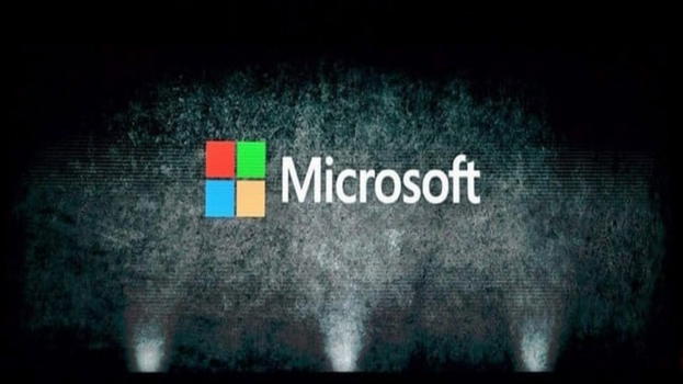 Microsoft: lavoro Ibrido, investimenti in Italia, benefici Windows 11 2024, brevetto cellulare pieghevole a 360 Gradi