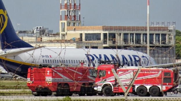 Aereo Ryanair in fiamme a Brindisi: richiesta interrogazione parlamentare