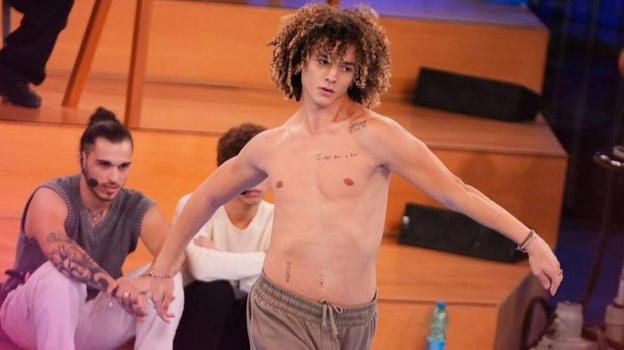 Amici 24, un allievo abbandona il talent: "Non ce la faccio"