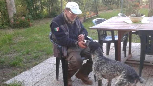 Bologna, cane precipita in un tombino, 78enne si cala per salvarlo ma muore soffocato