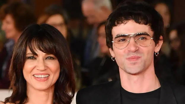 Asia Argento e Simone Bozzelli: l’amore sboccia nonostante la differenza d’età