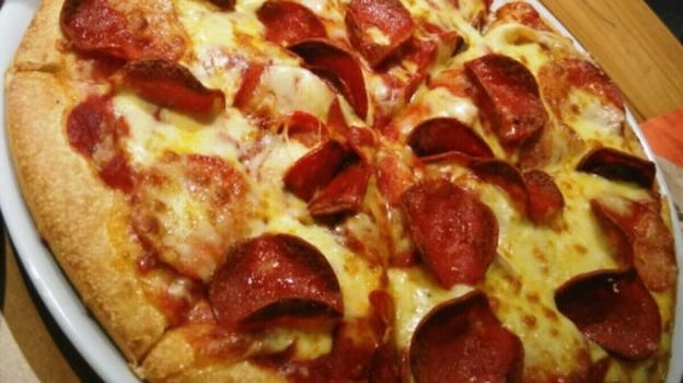 Clienti stanno male dopo aver mangiato la pizza condita con cannabis