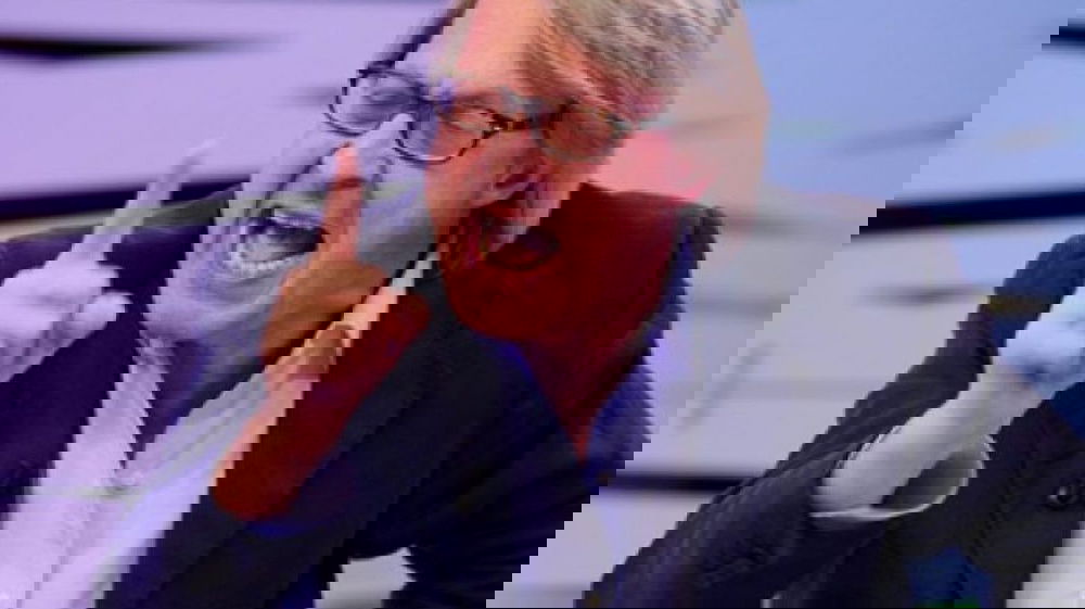 Problemi per Vittorio Sgarbi: sequestro alla sua mostra