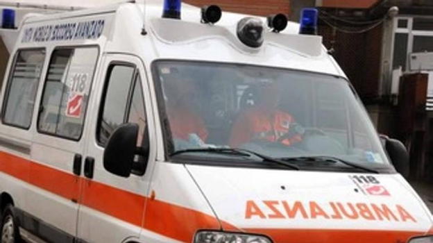 Volla, chiamano l’ambulanza per farsi spostare i mobili del salotto