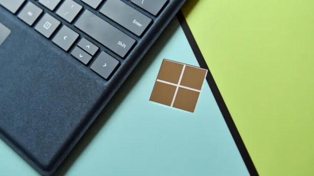 Microsoft Surface 2025: in arrivo un mini Laptop da 11 pollici e funzionalità Copilot+ avanzate