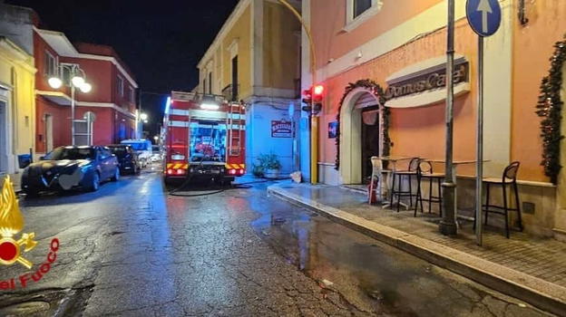 Tuturano, attentato al Domus Cafè: paese sconvolto, indagini a tutto spiano