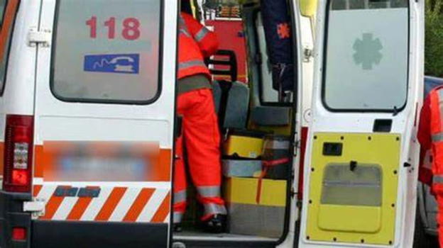 Roma, chiama l’ambulanza per la zia e affronta l’autista con un martello