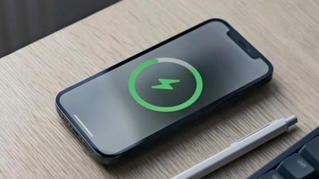 CES 2025: la ricarica wireless si reinventa con bobine mobili e velocità record!