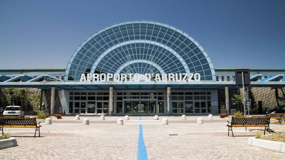 Nuove rotte per l’aeroporto d’Abruzzo: il presidente Sospiri punta a Parigi