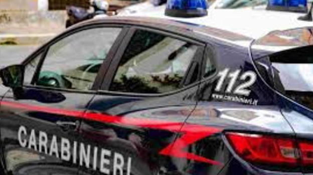 Prova a baciare l’amica minorenne di sua figlia: a processo un 40enne teramano