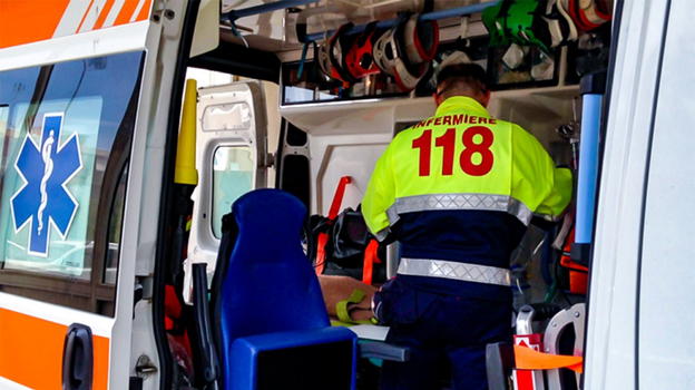 Una corsa verso la vita al Policlinico di Foggia: paziente salvato con il defibrillatore dagli operatori del 118