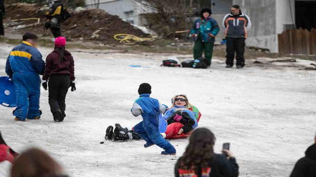 Cade dal bob e batte la testa: bimba di 6 anni in ospedale