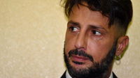 Fabrizio Corona in ritardo all’evento di Tollo: pubblico infuriato