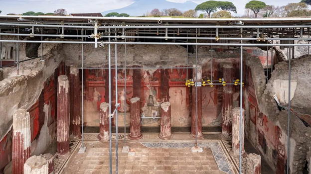 Ritrovato affresco di Dioniso una megalografia negli scavi a Pompei