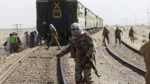 Separatisti sequestrano un treno in Pakistan, deceduti 11 militari