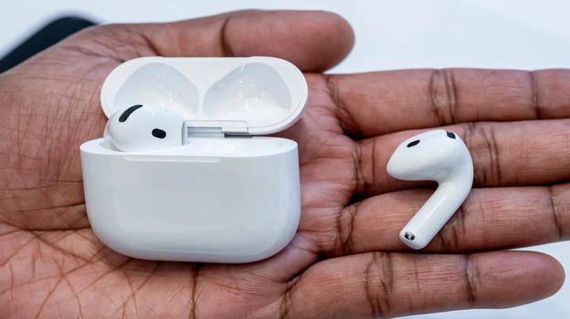 Apple prepara la traduzione in tempo reale per AirPods: passo avanti nella comunicazione multilingue