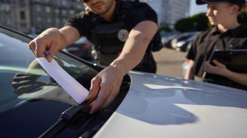 Multa per finestrino abbassato: ecco quando e perché può scattare la sanzione