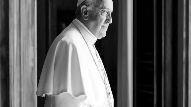 La scomparsa di Papa Francesco: le ipotesi sull’ictus tra farmaci, stress e condizioni mediche