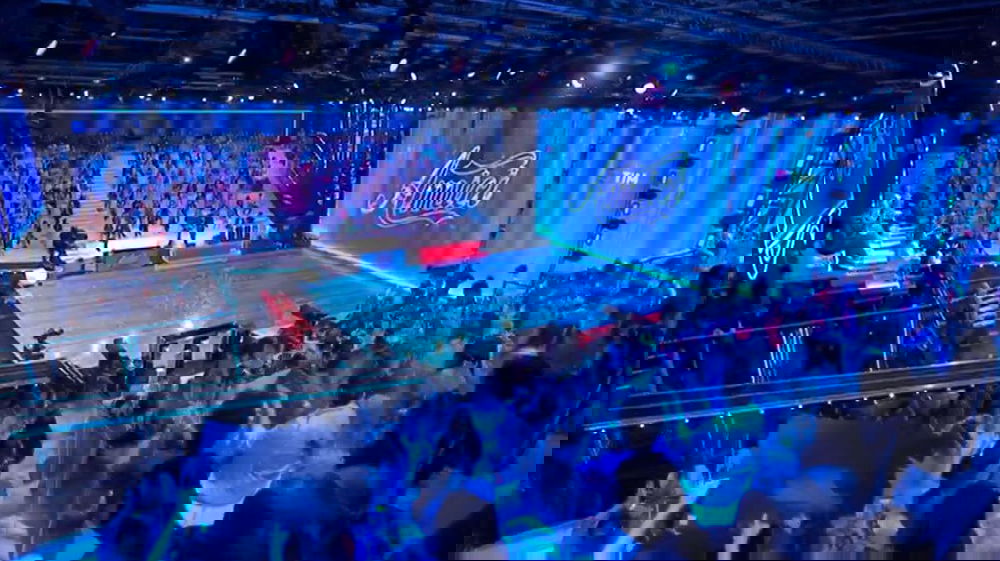 Il Serale di Amici 2025: colpi di scena e talenti in un’atmosfera di grande competizione