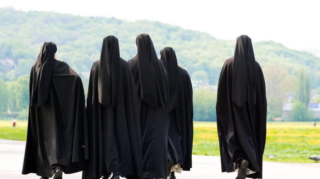 Suore di clausura in fuga dal convento si rifugiano in un luogo segreto: “La situazione era insostenibile”