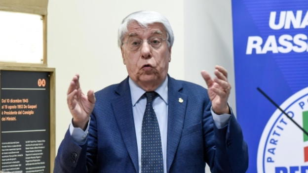 Giovanardi denuncia il furto dell’auto, ma l’aveva semplicemente parcheggiata altrove