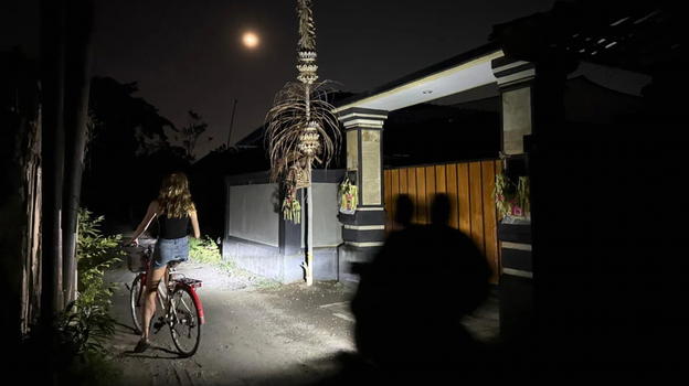 Bali al buio per un blackout: disagi, traffico in tilt e ritardi all’aeroporto, ma i voli proseguono