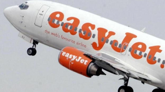 Paura sul volo EasyJet: aereo costretto all’atterraggio d’emergenza
