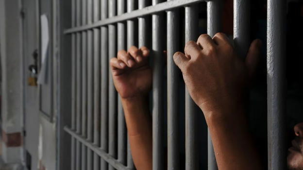 Pianura,  spaventa la cugina  con una lama per estorcerle denaro: 30enne arrestato dalla polizia