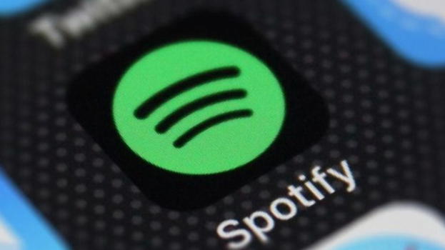 Spotify lancia un nuovo design per la coda di riproduzione e controlli avanzati per le playlist nel 2025