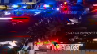 Spara tre colpi di rivoltella nell’androne del condominio dell’ex compagna: 50enne arrestato e portato in cella