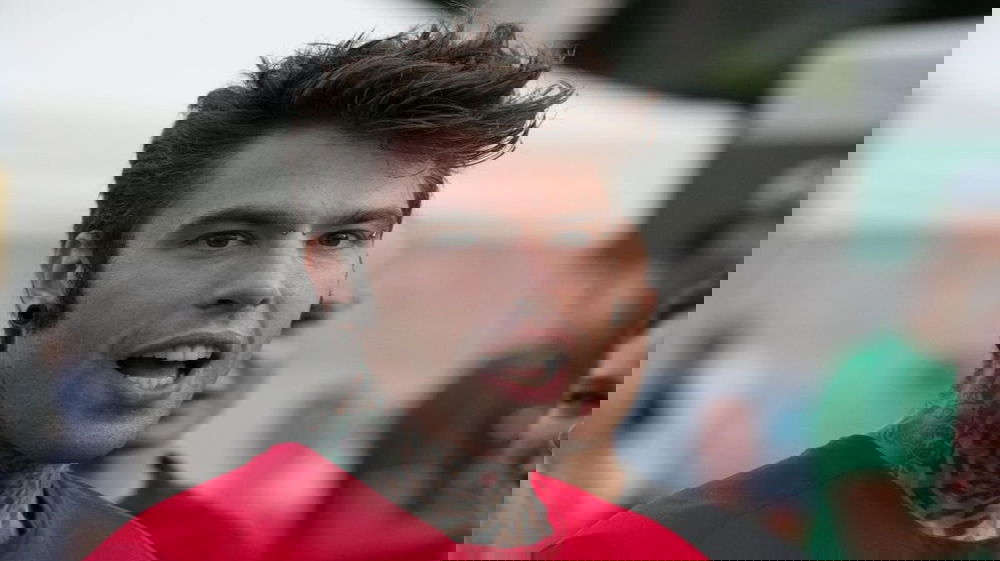 Fedez annuncia il concerto a Pescara: “Sarà un’estate indimenticabile”