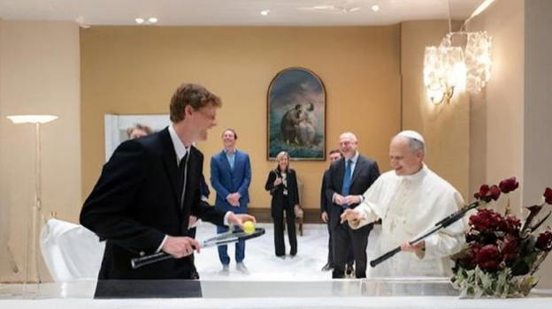 Sinner vs Papa Leone XIV: un ‘match’ di battute e solidarietà in Vaticano!