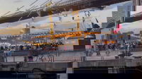 New York, nave della Marina messicana si schianta contro il ponte di Brooklyn