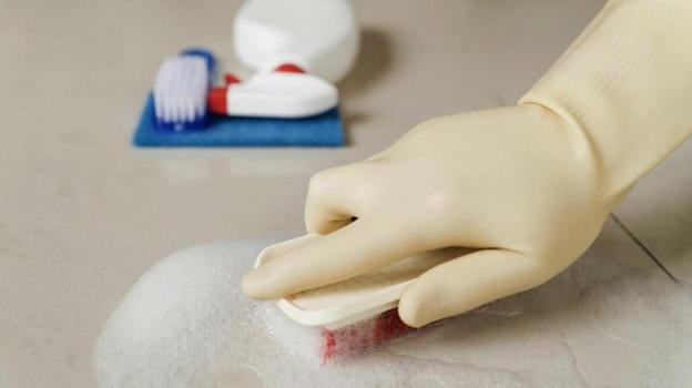 Brescia, intossicata dai detersivi mentre pulisce il bagno: 69enne finisce in ospedale