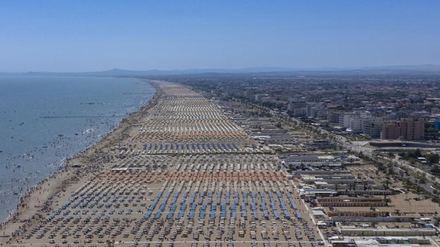 Vacanze estate 2025, prezzi alle stelle: in Liguria una settimana sfiora i 3.600 euro