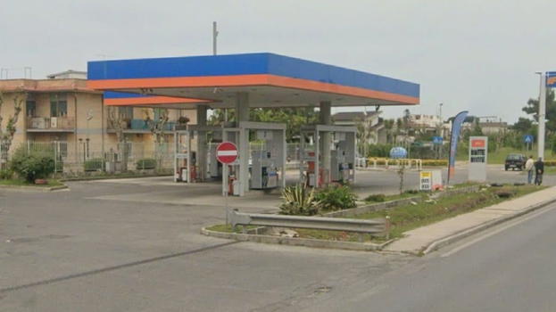 Caos ad Ardea: 35enne perde la vita durante una rapina al distributore di benzina