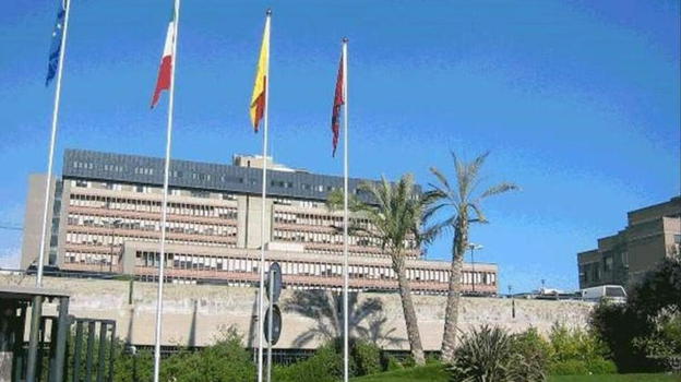 Catania, professore palpa il seno, assolto perché "ha poggiato i palmi senza fare pressione"