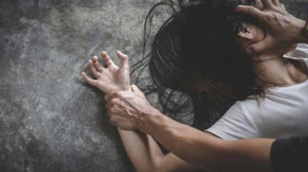 Donna vessata in un bar a Roma: riesce a fuggire, arrestato il proprietario