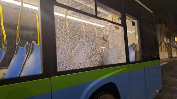 Brindisi, autobus Stp bersagliato da una sassaiola a Sant’Elia: spavento tra i passeggeri