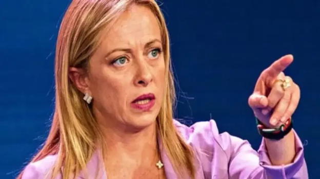 Minacce alla figlia di Giorgia Meloni: nei guai un insegnante campano autore del post