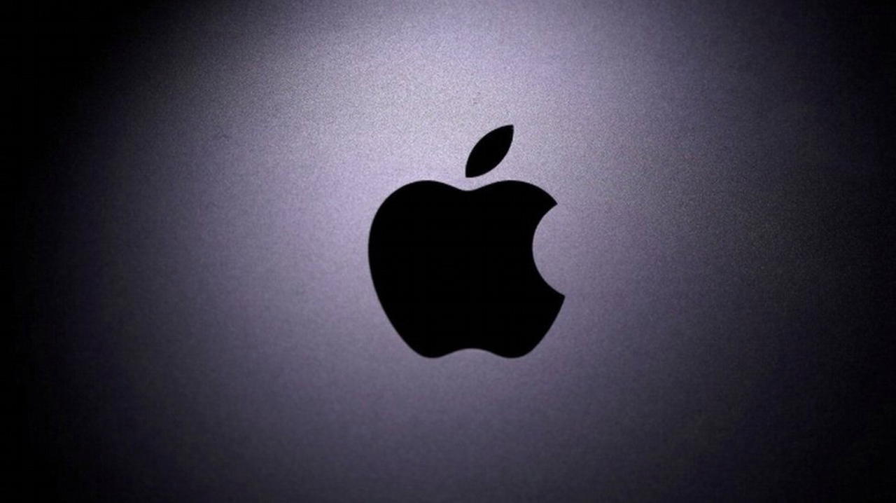 Apple rivoluziona design e tecnologia: addio pulsanti, sfida UE e iPhone 17 con audio e display migliorati