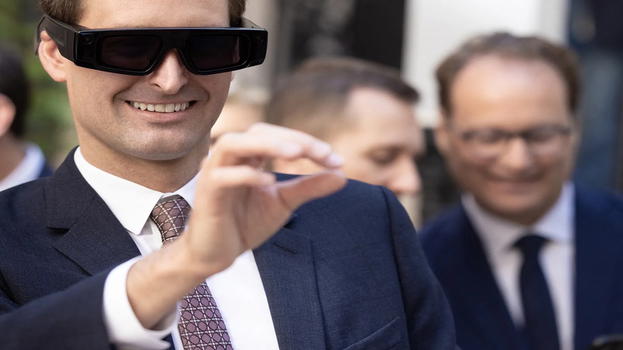 Snap rilancia sugli occhiali AR: in arrivo nel 2026 i primi "Specs" per il pubblico